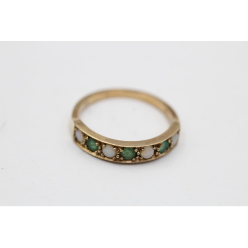 22 - 9ct gold vintage emerald & opal seven stone gypsy setting ring (2.3g) Size P