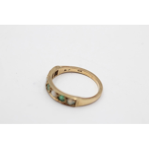 22 - 9ct gold vintage emerald & opal seven stone gypsy setting ring (2.3g) Size P