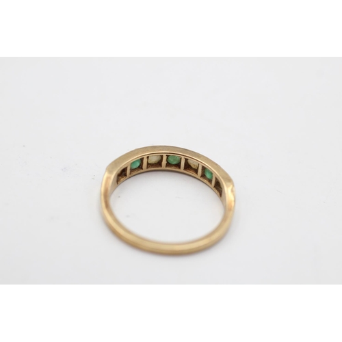 22 - 9ct gold vintage emerald & opal seven stone gypsy setting ring (2.3g) Size P
