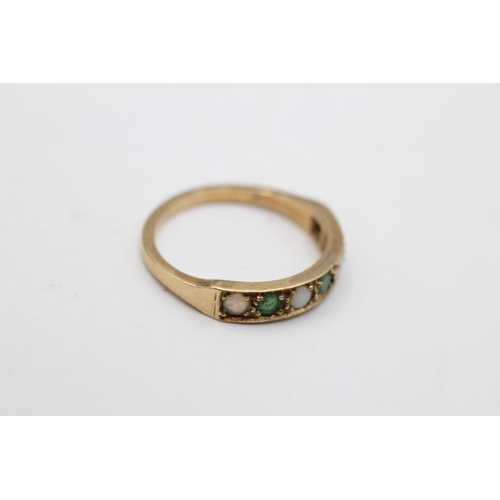 22 - 9ct gold vintage emerald & opal seven stone gypsy setting ring (2.3g) Size P