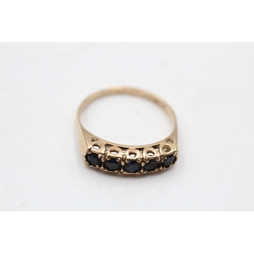 25 - 9ct gold vintage sapphire five stone gypsy setting ring (2.2g) Size O