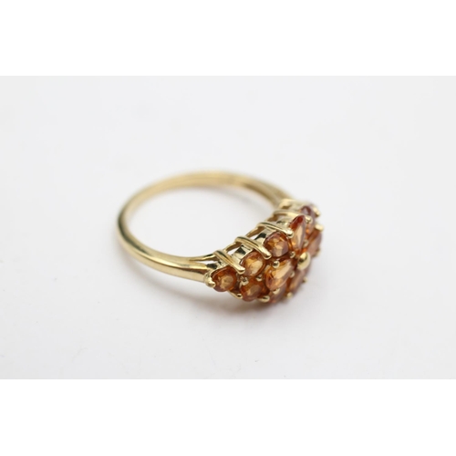 30 - 9ct gold garnet cluster dress ring (3.1g) Size O