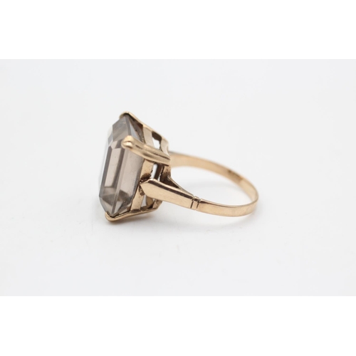 32 - 9ct gold smokey quartz ring (4.2g) Size K