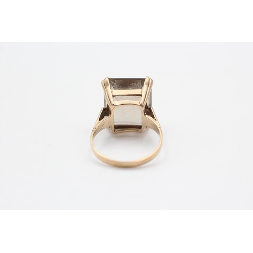 32 - 9ct gold smokey quartz ring (4.2g) Size K