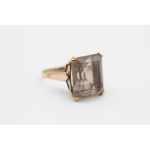 32 - 9ct gold smokey quartz ring (4.2g) Size K