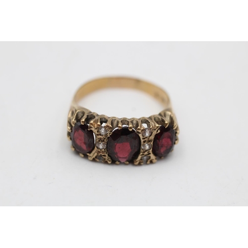 33 - 9ct gold vintage garnet & clear gemstone buttercup setting dress ring (4.6g) Size Q