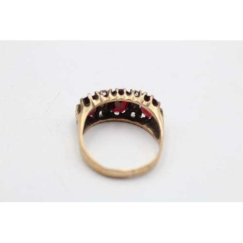 33 - 9ct gold vintage garnet & clear gemstone buttercup setting dress ring (4.6g) Size Q