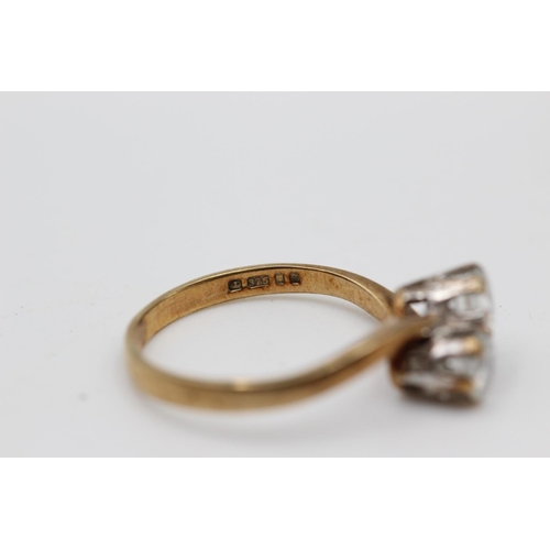 36 - 9ct gold vintage two stone twist clear gemstone ring (2.3g) Size M