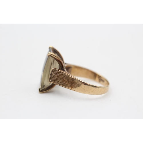 38 - 9ct gold smokey quartz ring (4.1g) Size M