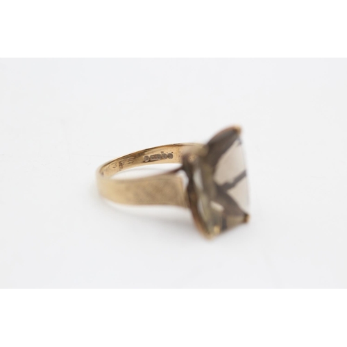 38 - 9ct gold smokey quartz ring (4.1g) Size M