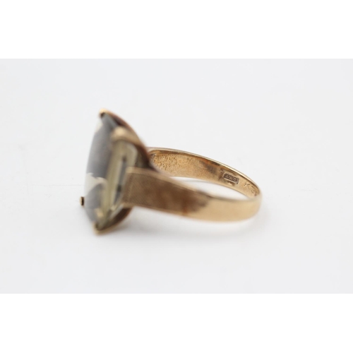 38 - 9ct gold smokey quartz ring (4.1g) Size M