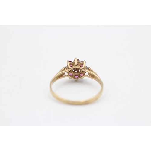 40 - 9ct gold vintage ruby & diamond flower ring (1.4g) Size P