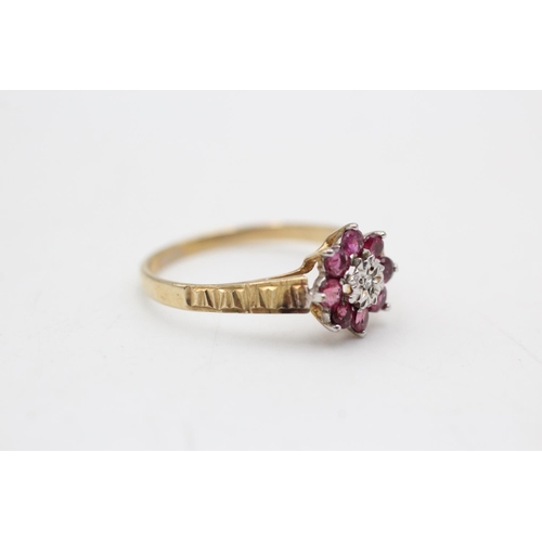 40 - 9ct gold vintage ruby & diamond flower ring (1.4g) Size P