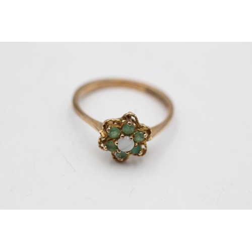 43 - 9ct gold vintage opal & emerald cluster floral openwork dress ring (2.2g) Size P