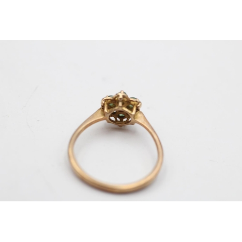 43 - 9ct gold vintage opal & emerald cluster floral openwork dress ring (2.2g) Size P