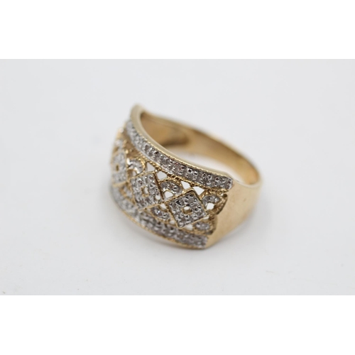 45 - 9ct gold vintage diamond openwork pattern cluster ring (4g) Size Q