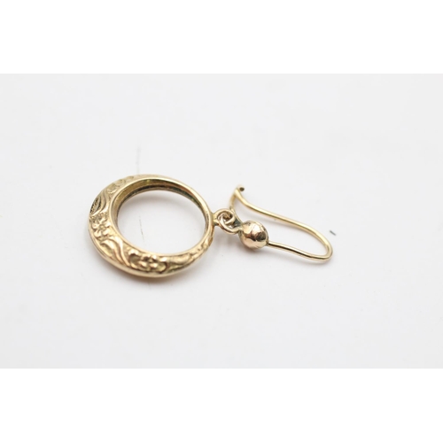 46 - 9ct gold vintage Victorian revival foliate etched drop earrings (1.6g)