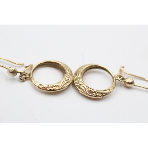 46 - 9ct gold vintage Victorian revival foliate etched drop earrings (1.6g)