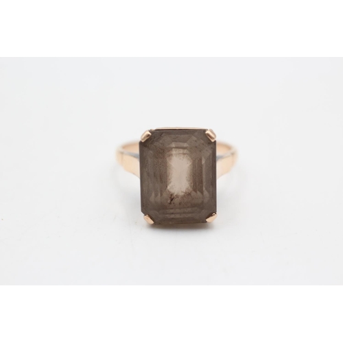 53 - 9ct gold vintage smokey quartz ring (6.6g) Size R