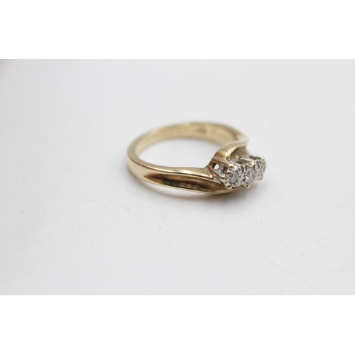 25 - 9ct gold vintage diamond three stone bypass ring (3g) size K