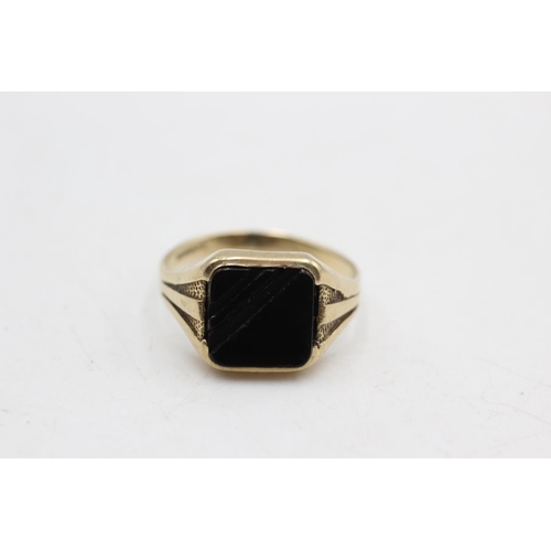 50 - 9ct gold vintage onyx signet ring, as seen (2.9g) size T