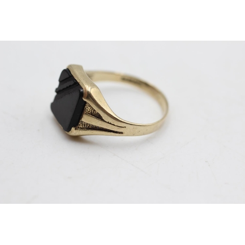 50 - 9ct gold vintage onyx signet ring, as seen (2.9g) size T
