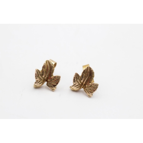 56 - 9ct gold vintage maple leaf stud earrings (1.3g)