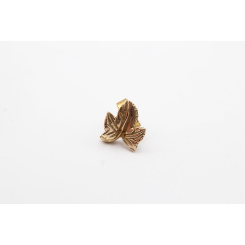 56 - 9ct gold vintage maple leaf stud earrings (1.3g)