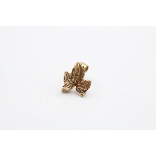 56 - 9ct gold vintage maple leaf stud earrings (1.3g)