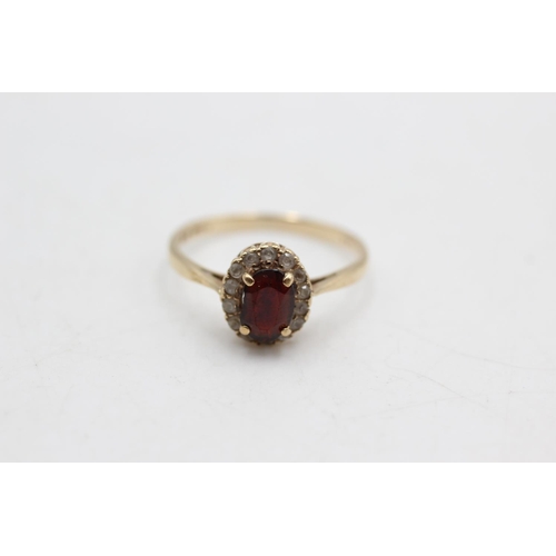 58 - 9ct gold vintage garnet and clear gemstone halo ring, as seen (1.8g) Size P