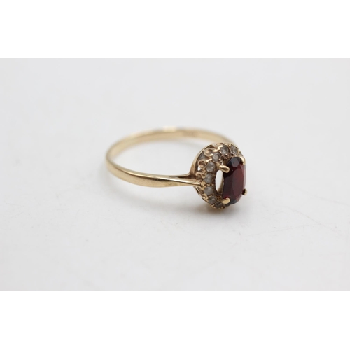 58 - 9ct gold vintage garnet and clear gemstone halo ring, as seen (1.8g) Size P