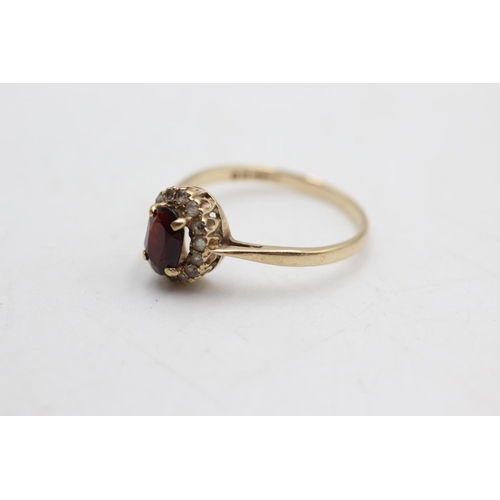 58 - 9ct gold vintage garnet and clear gemstone halo ring, as seen (1.8g) Size P