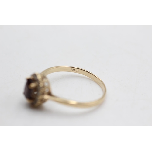 58 - 9ct gold vintage garnet and clear gemstone halo ring, as seen (1.8g) Size P