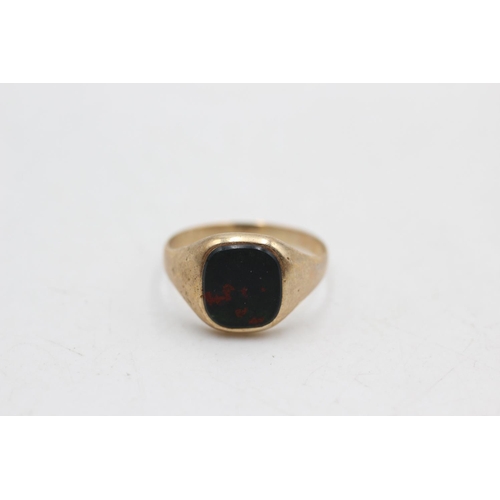 59 - 9ct gold vintage bloodstone signet ring (2.2g) size L