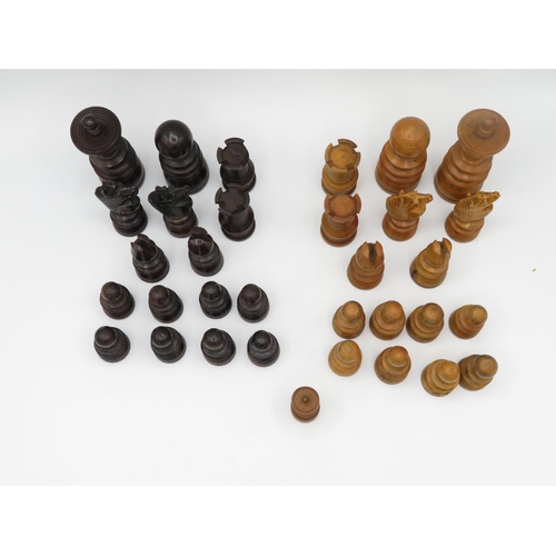 160 - Full set of wooden carved chess pieces - Queen is 3