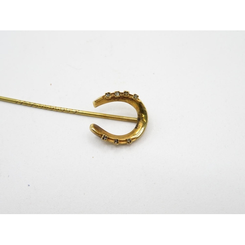 186 - 15ct antique gold and diamond horseshoe pin