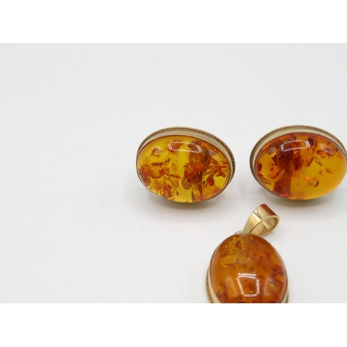 196 - 9ct gold baltic amber pendant and earrings 8.7g