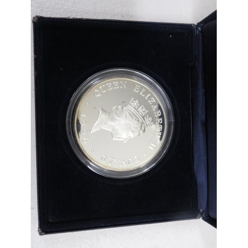 281 - 5oz pure silver coin in cases