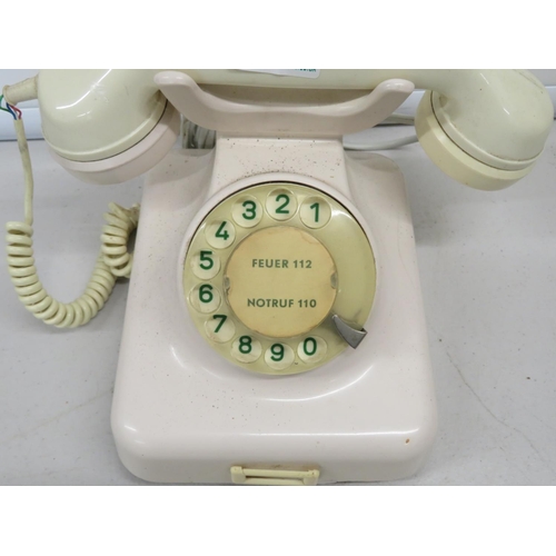 68 - Bakolite phone