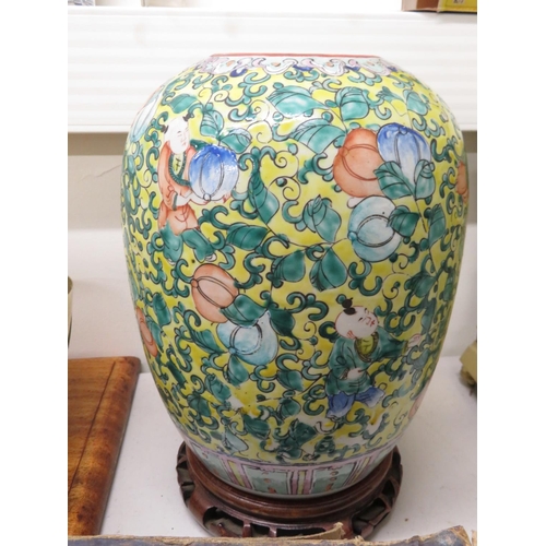 124 - Large Chinese ceramic vase 12