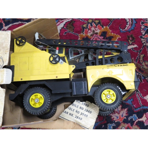 154 - Boxed large Tonka mobile crane No3940