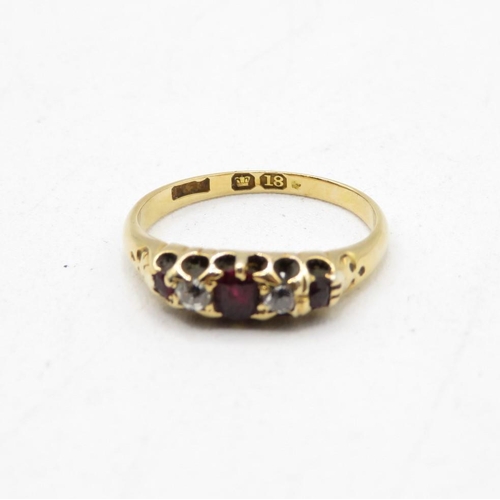 257 - Gold gypsy style ring with garnets and diamonds HM 18ct 2.3g size L