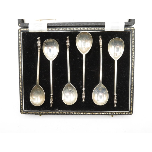 270 - Boxed set of silver spoons copies of The Lion Sejant spoon 1590