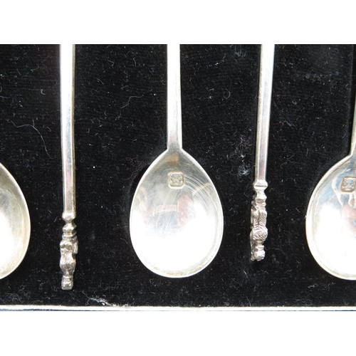 270 - Boxed set of silver spoons copies of The Lion Sejant spoon 1590