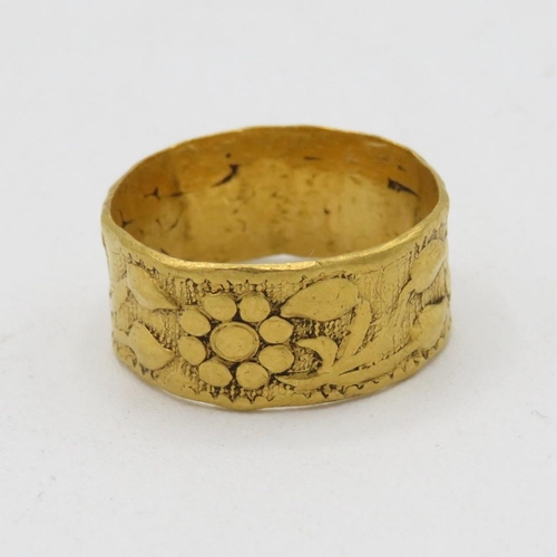 5 - Medieval Tudor gold ring very good condition with excellent detail of roses and flowers 7.6g high ca... 