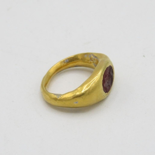 6 - Roman gold ring child's size with engraved Intaglio probably garnet 1.7g