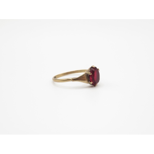 102 - 9ct gold and garnet ring size N  1.4g