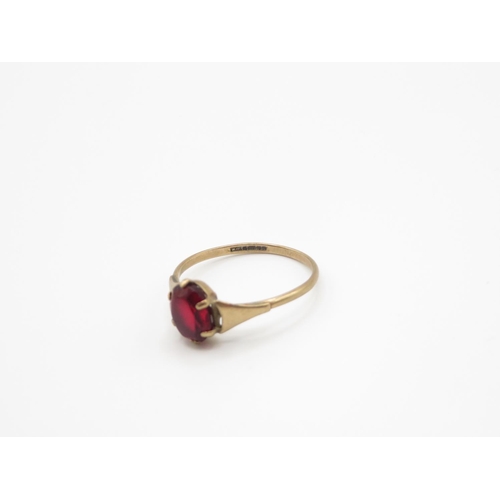 102 - 9ct gold and garnet ring size N  1.4g