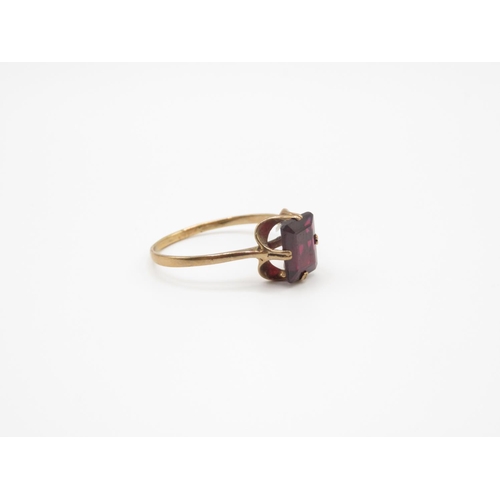 103 - 9ct gold and garnet ring size V  2.1g