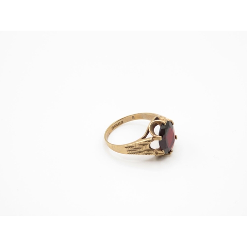 108 - 9ct gold and garnet ring size M  2.4g
